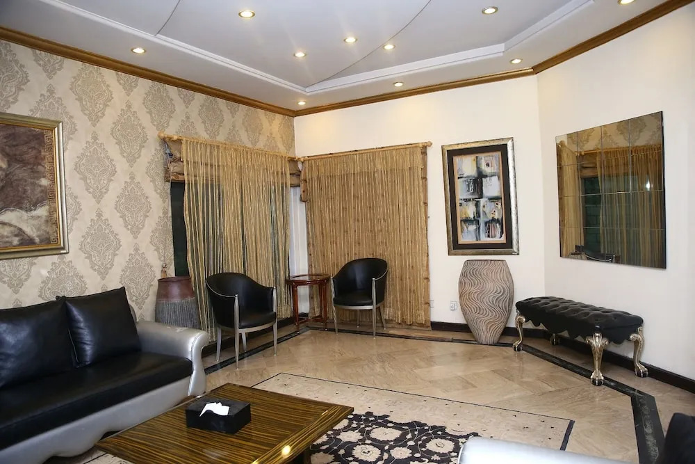 Safari Club 2 Bahria Town