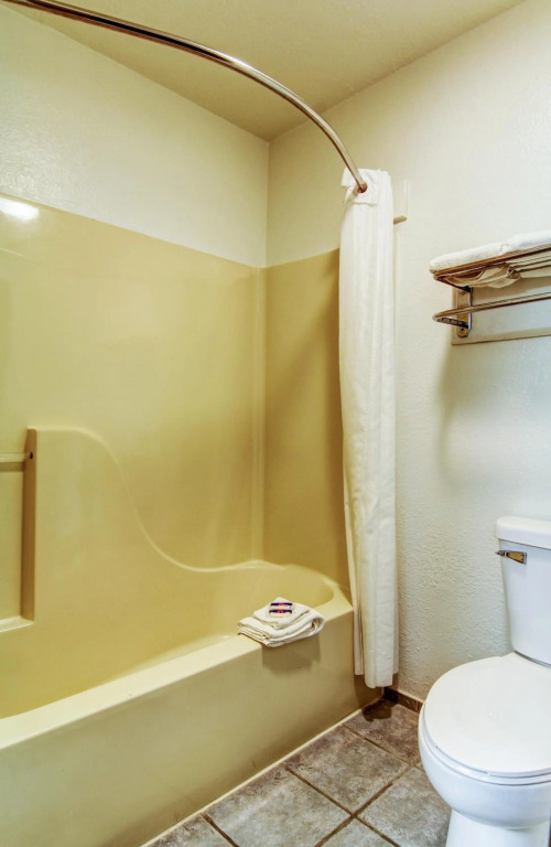 Motel 6-Columbia, MO - East