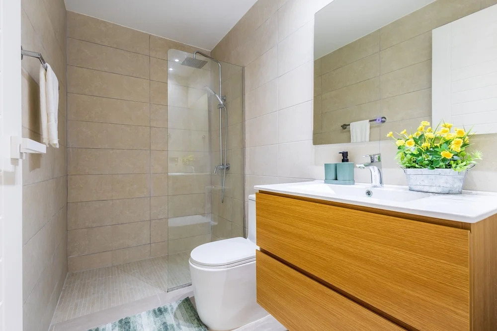 Chic 2BR Stay w Terrace Picuzzi 5 Min to Beach