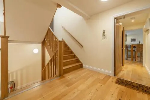 6 Sandy Lane
