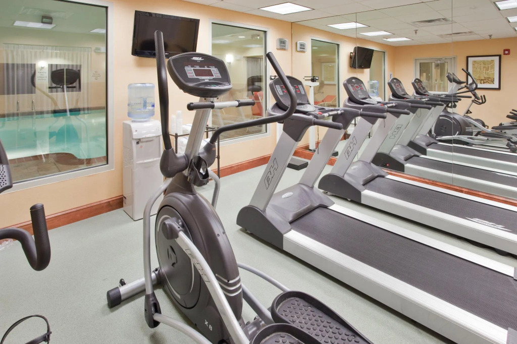 Holiday Inn Express Hotel & Suites Fredericksburg by IHG