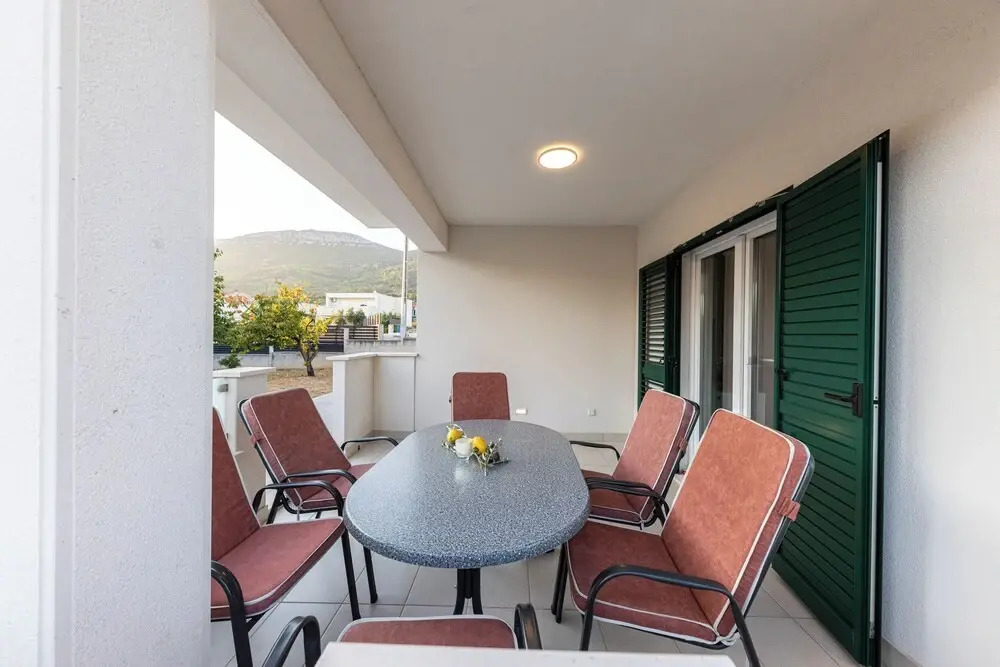 Olive Leaf - Ground Floor Apartment