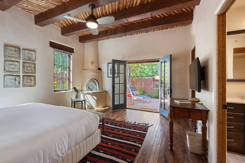 Alameda Escondido - Historic East Side Luxury, Walk Everywhere