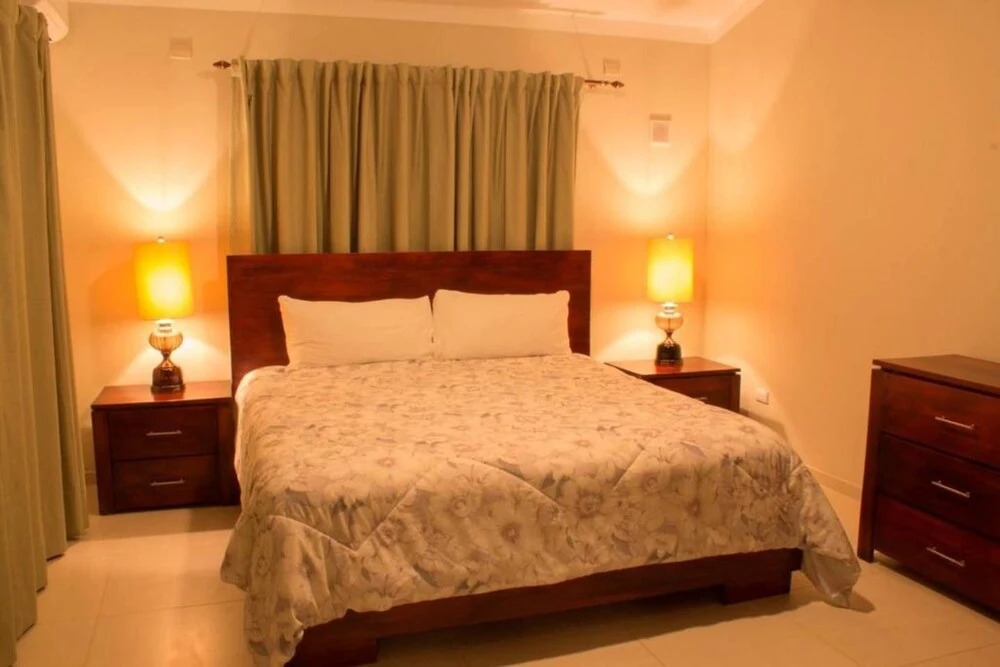 Villa with 4 Master Bedrooms w En-suite Bathrooms