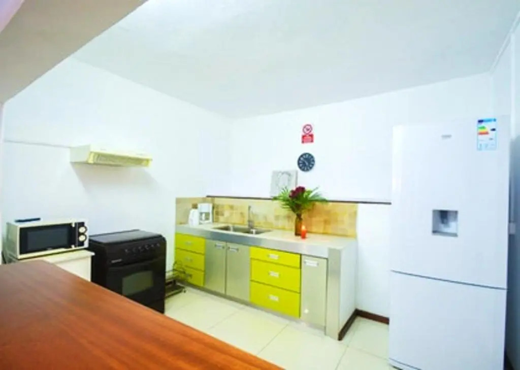 2 bedrooms appartement with shared pool enclosed garden and wifi at Pereybere 1 km away from the beach