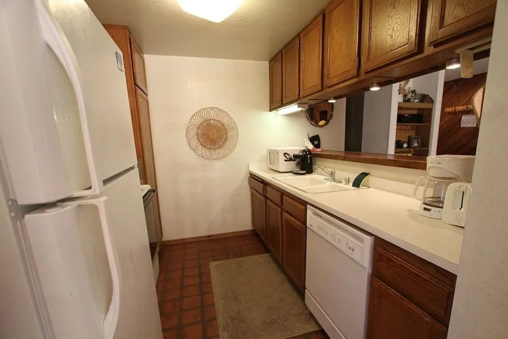 Snowcreek II #253 1 Bedroom Condo by RedAwning