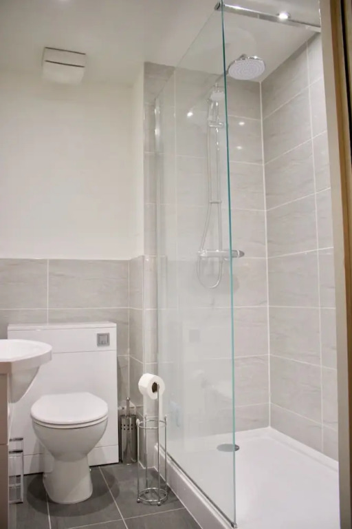 2 Bedroom Apartment In Granton Area
