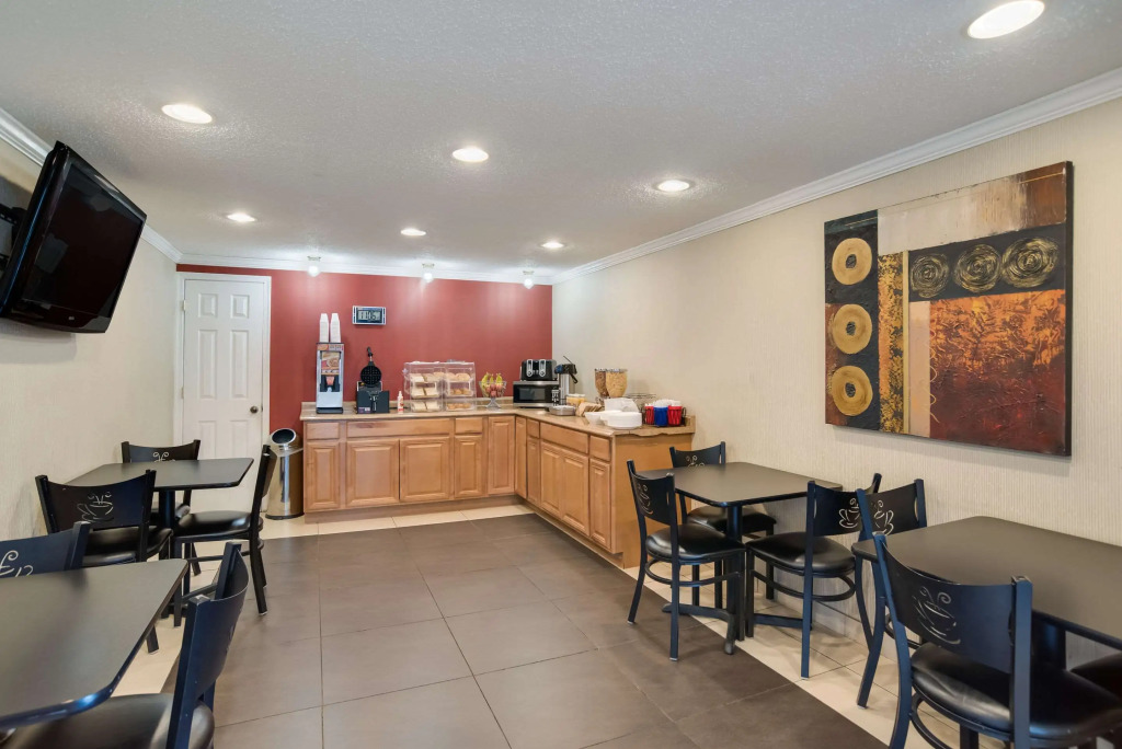 Отель Rodeway Inn Carlisle North