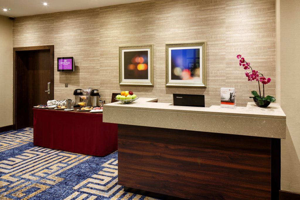 Crowne Plaza London - Gatwick Airport by IHG