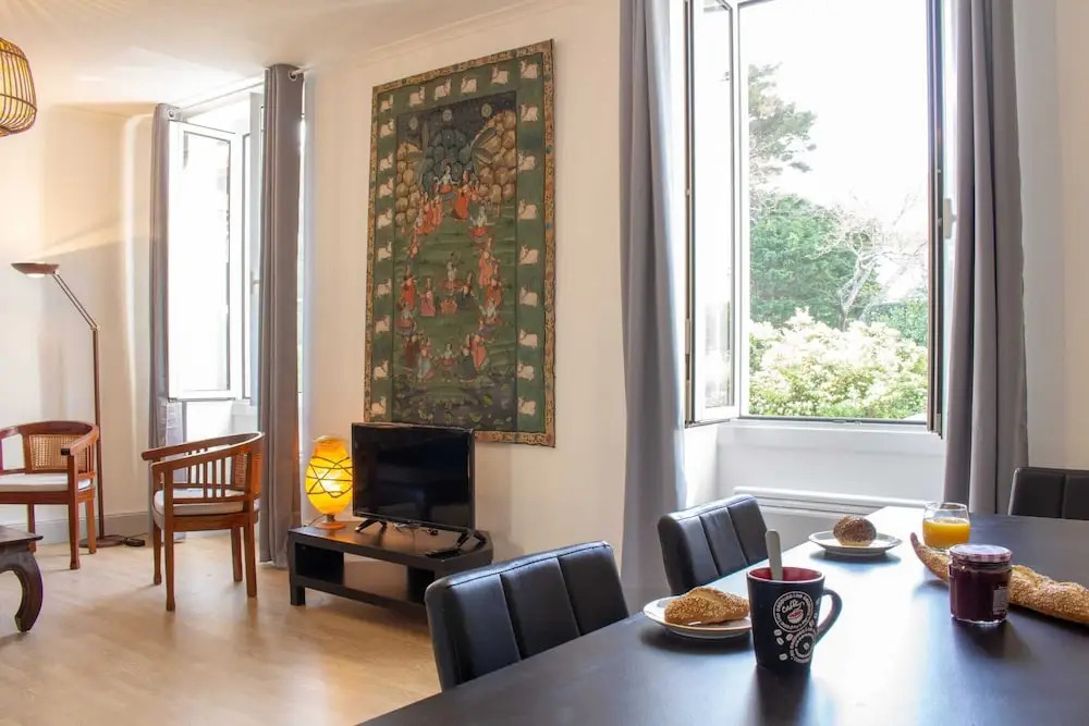 Spacious 3-bdr Apartment Near La Grande Plage