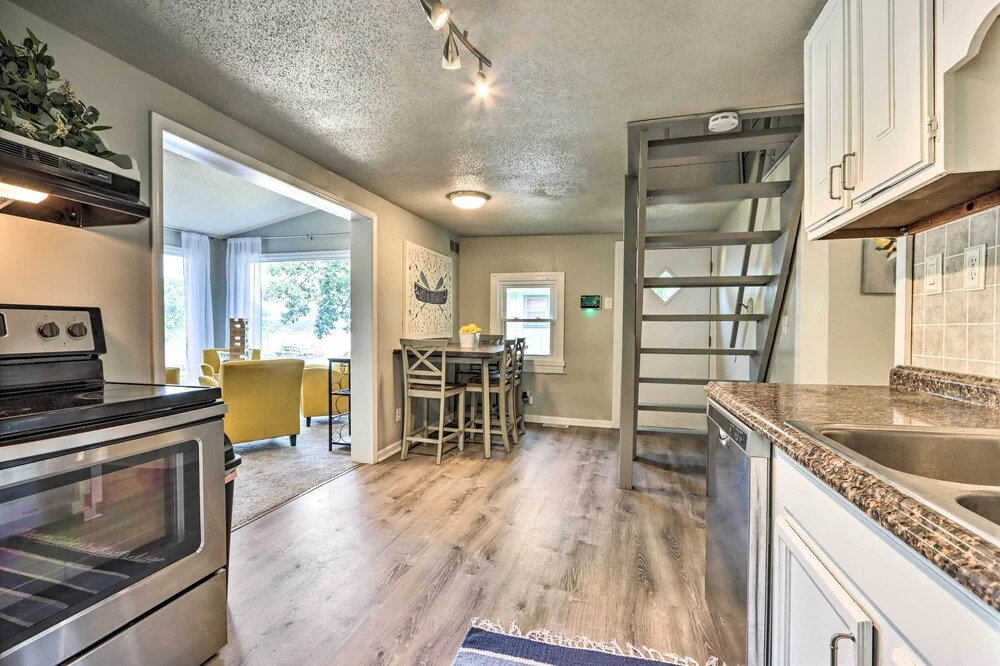 Osage Beach Family Hideaway on No-wake Cove!