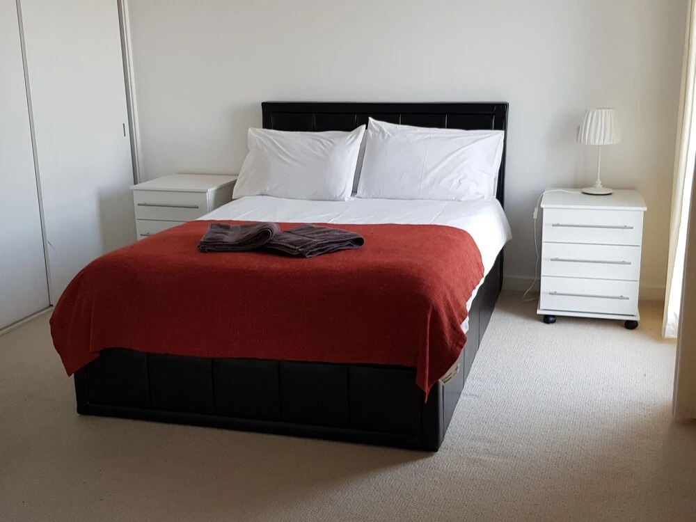 City Centre Hermitage 1 Bedroom Serviced Apartment + Parking