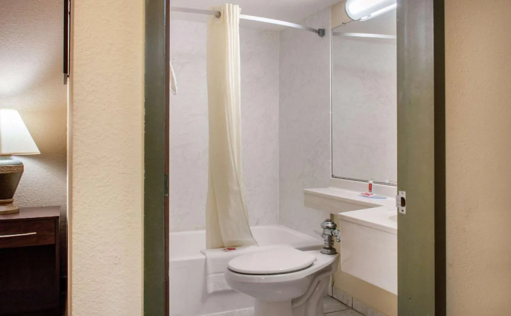 Econo Lodge Inn & Suites Binghamton
