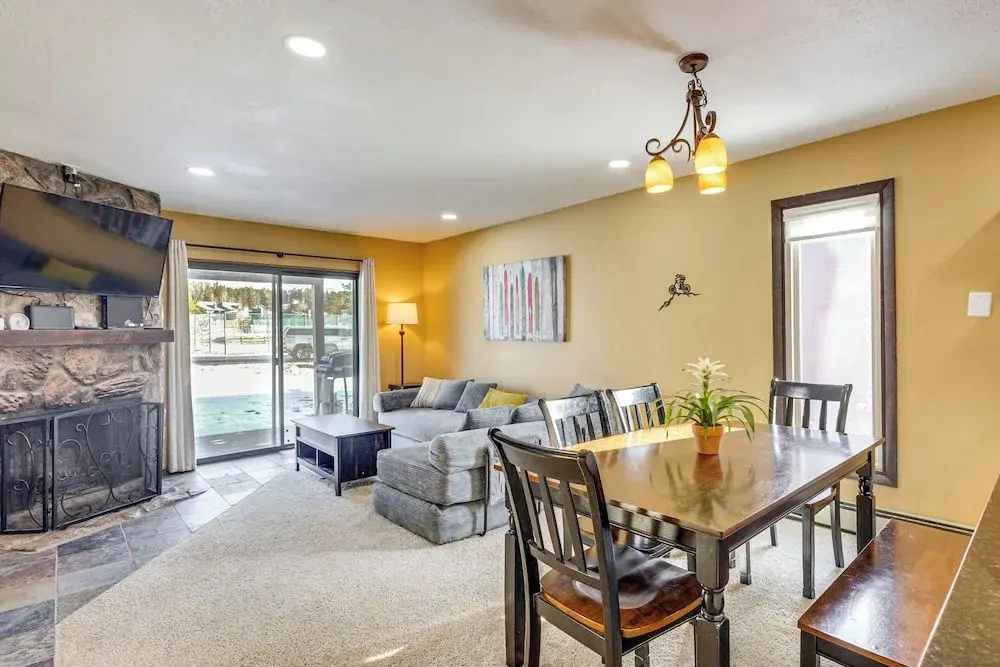 Cozy Condo: Steps to Free Winter Park Shuttle