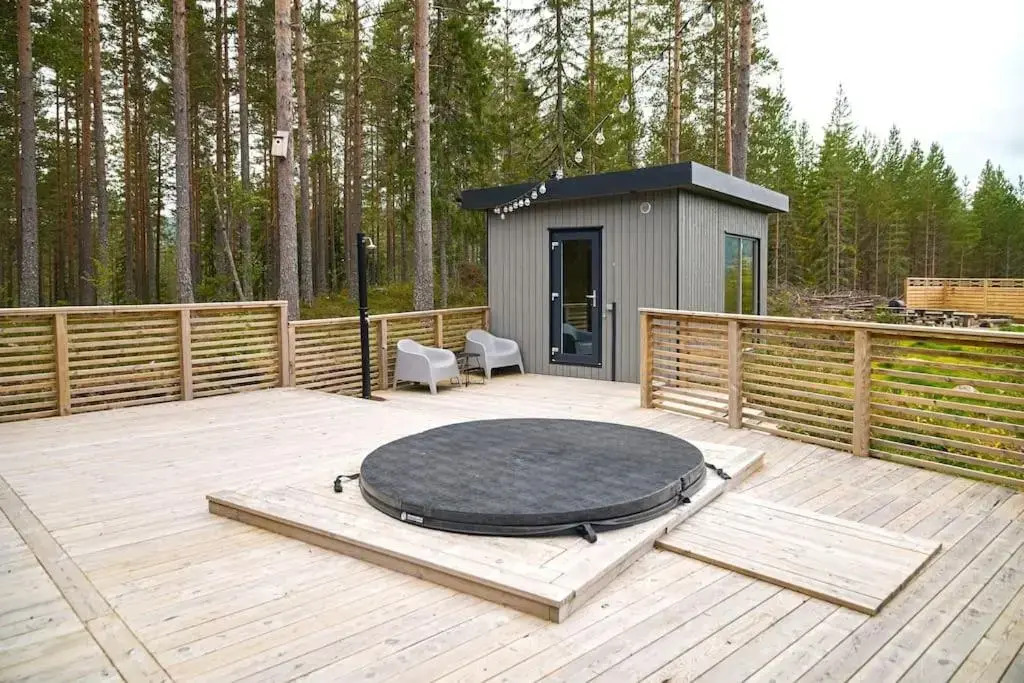 Skogly - Ny stor hytte, Unike Finnskogen