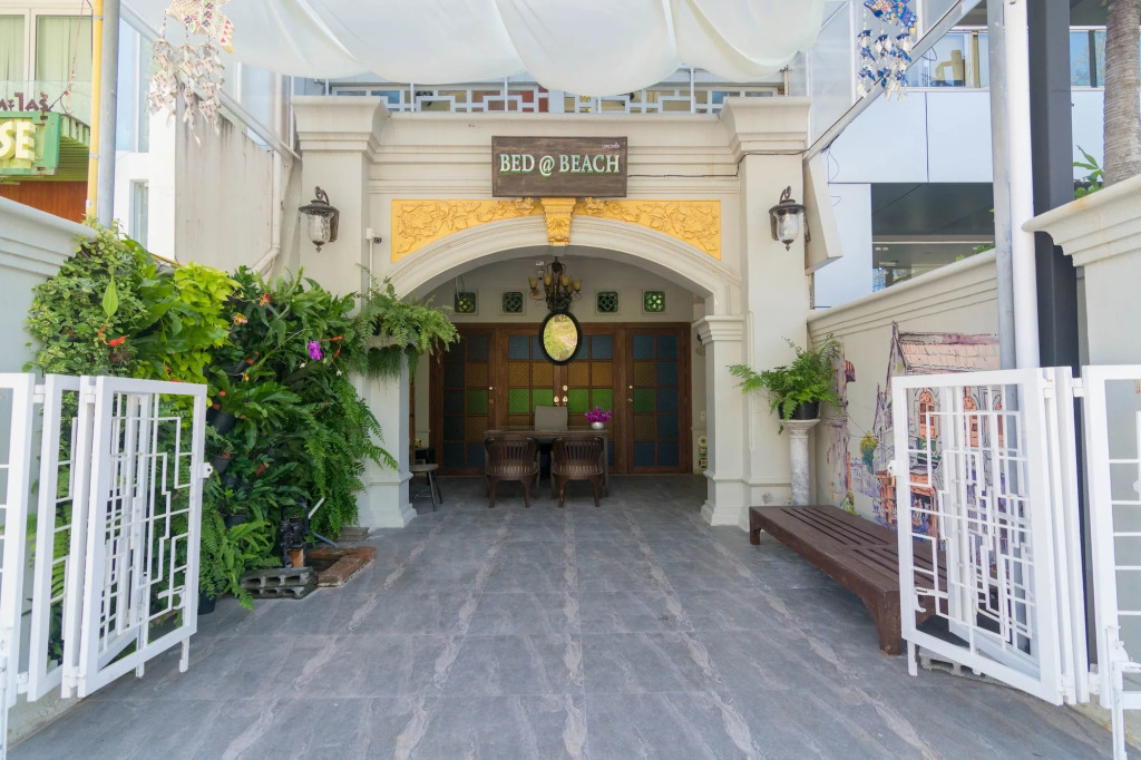 C207 Rooftop Pool & King Bed, Walk to Surin Beach