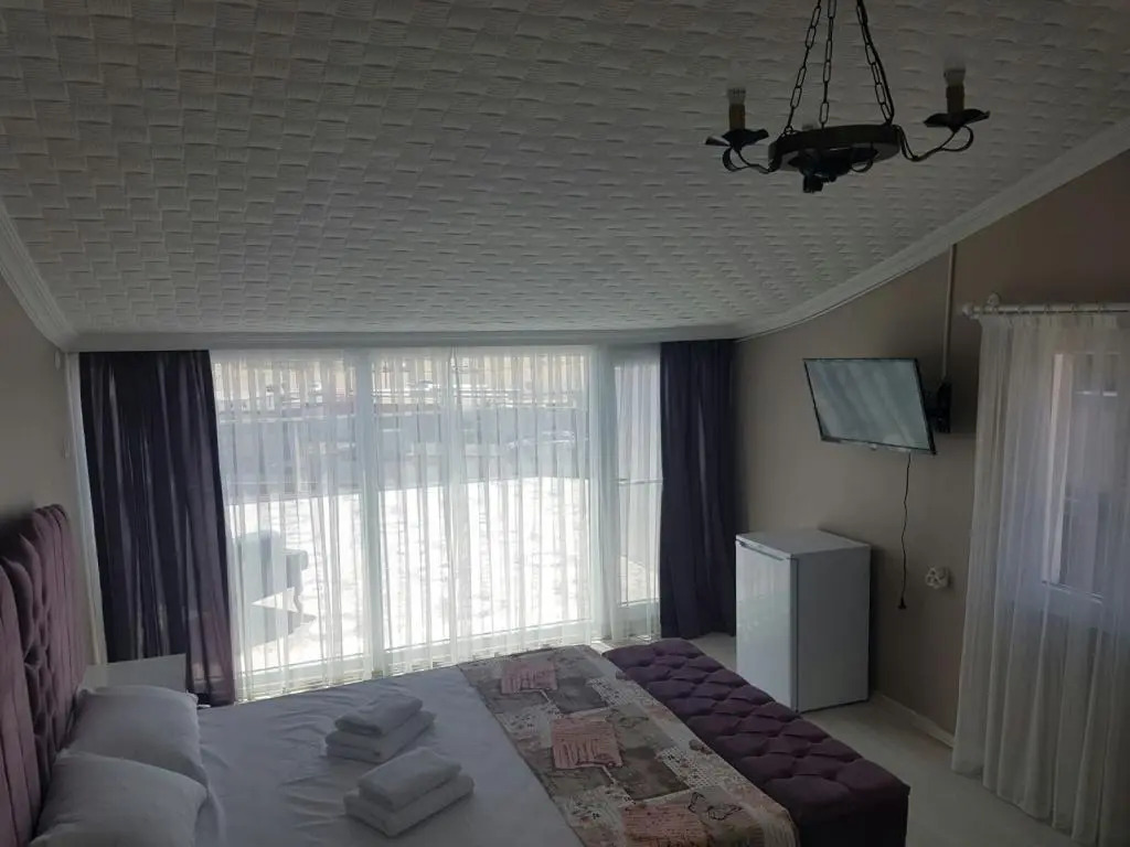 Midilli Otel Sarimsakli