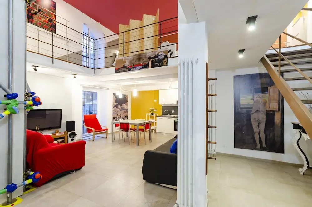 JOIVY Stylish Open-Plan Flat In Historic Centre