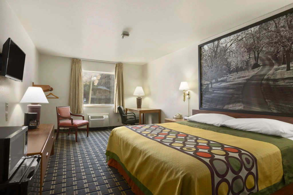 Super 8 by Wyndham Prestonsburg