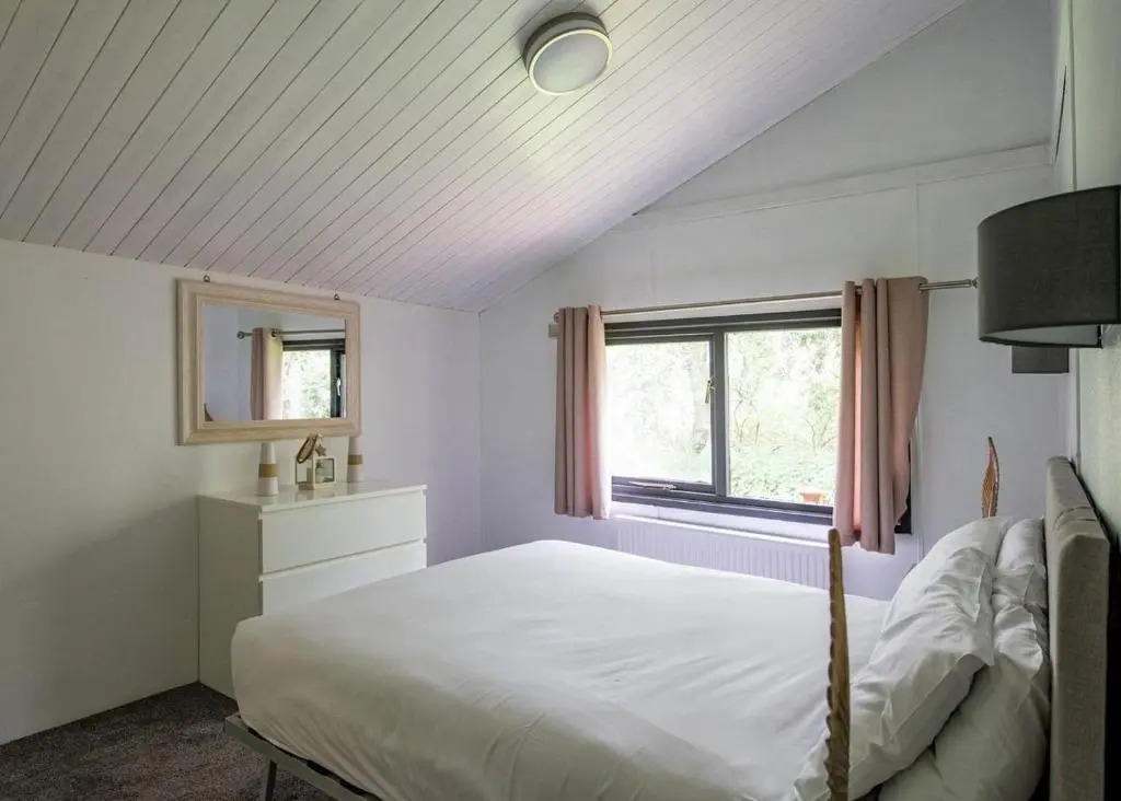 A HOME AWAY HOT TUB RETREAT AT Tattershall lakes country park