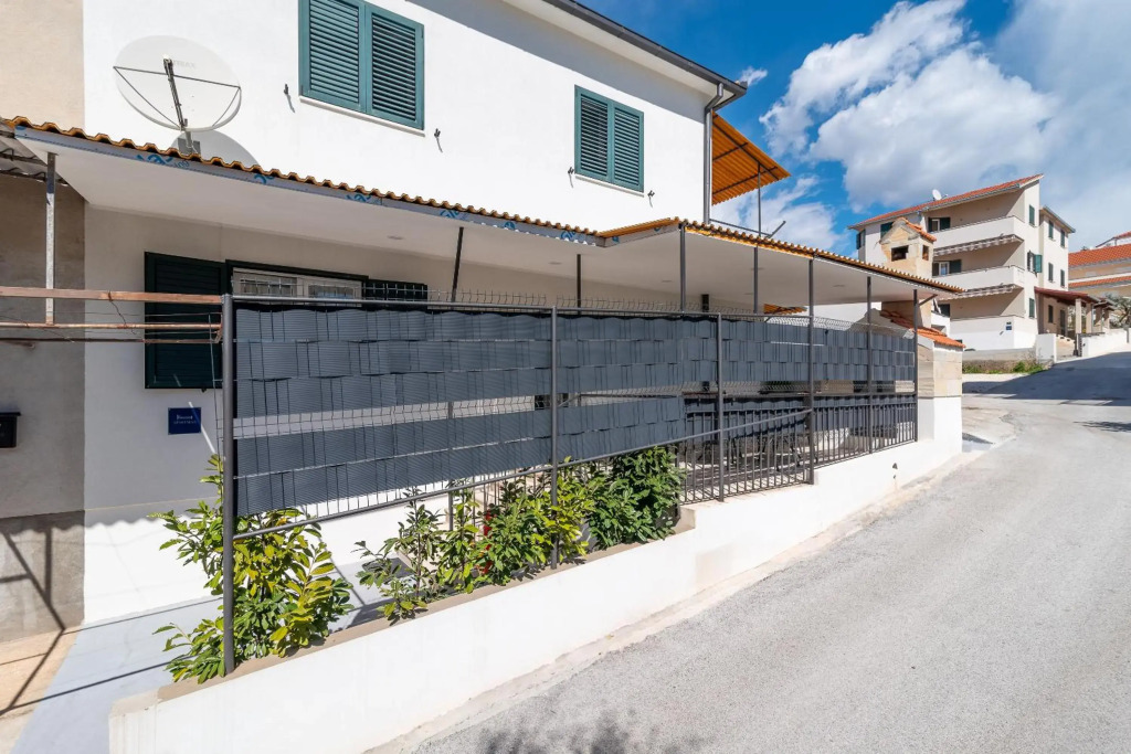 Apartment Radić-perfect location for summer activities