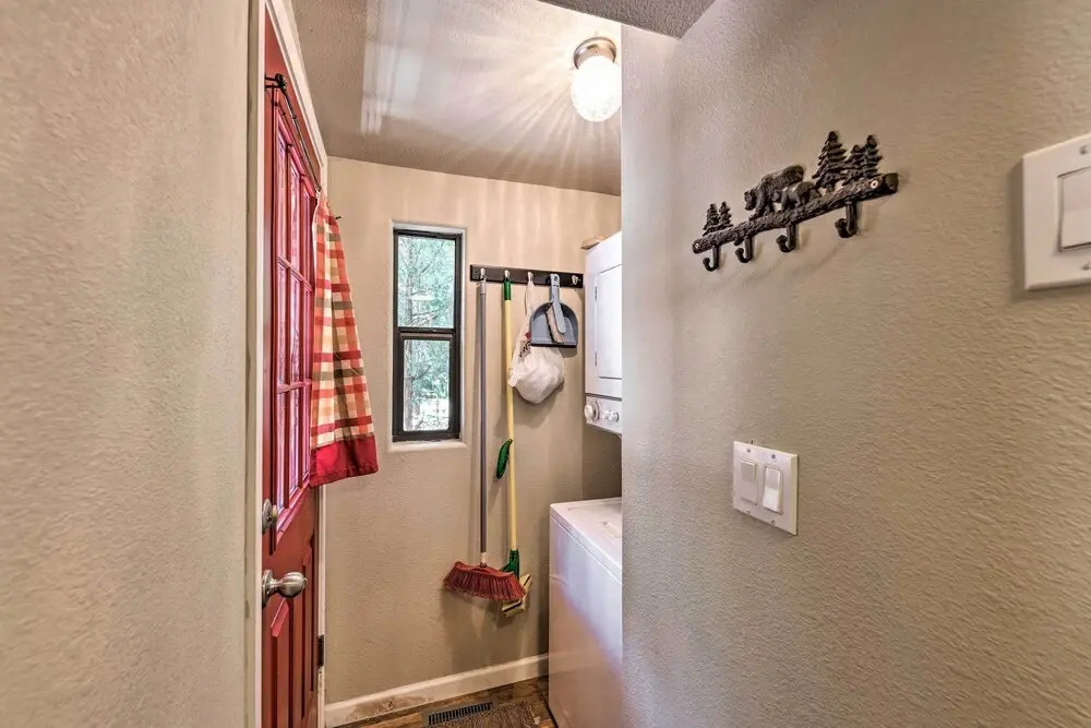 Gateway to Sunrise Resort! Show Low Cabin w/ Deck