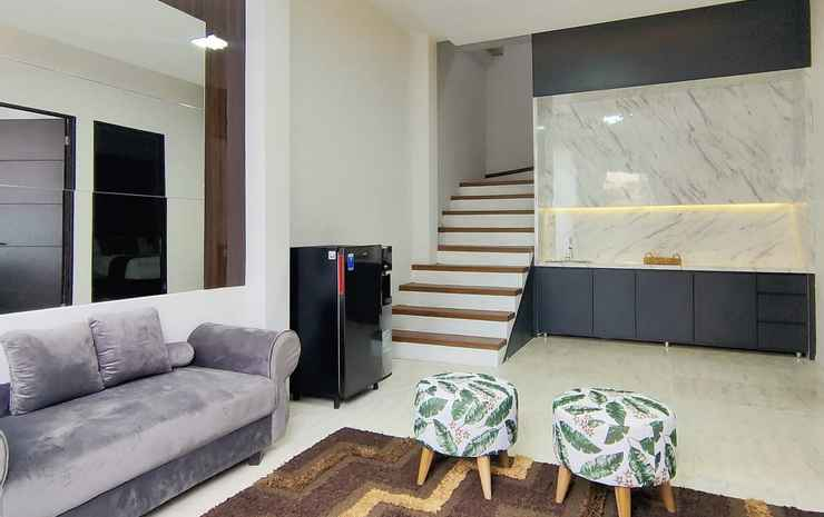 Villa kayu manis batu