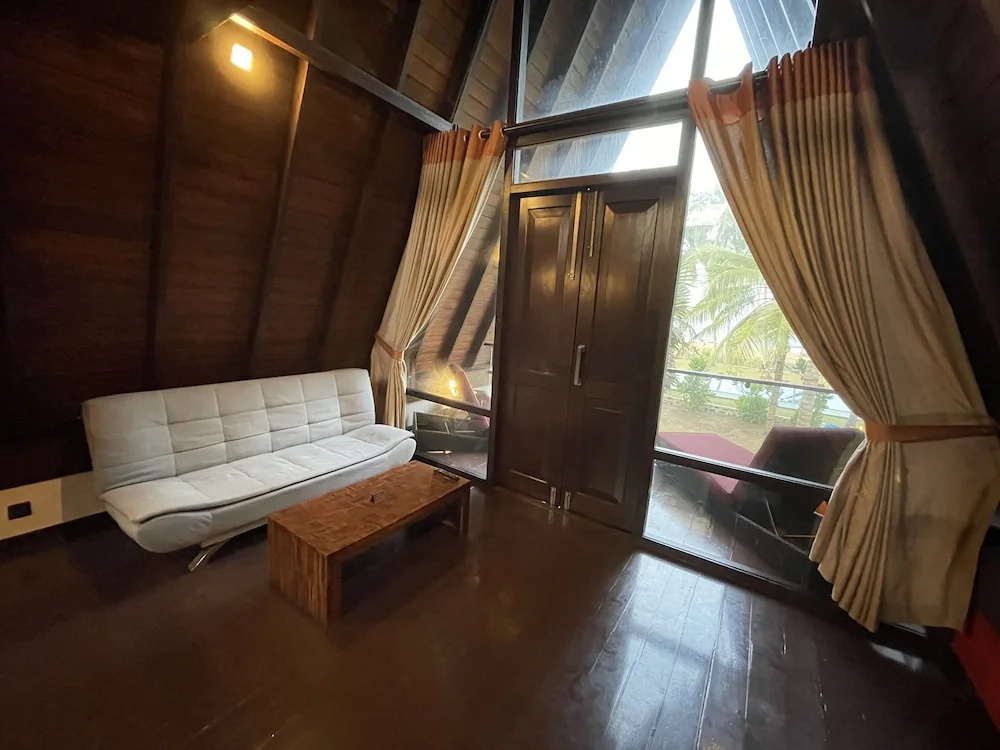 SOLUNA BEACH RESORT
