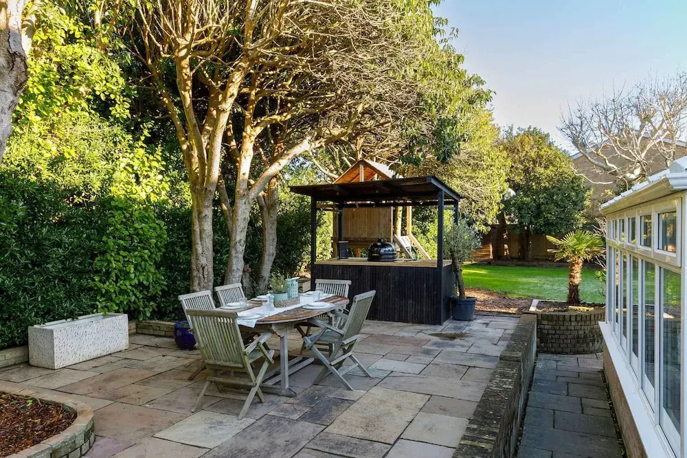 Stylish 4 Bed Home Close to Beach