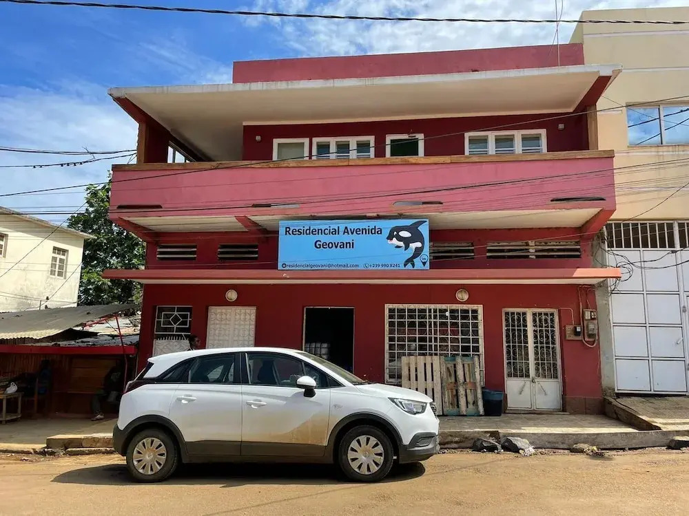 Residencial Avenida Geovanni - Central Sao Tome - Private Bathroom & Solar Backup