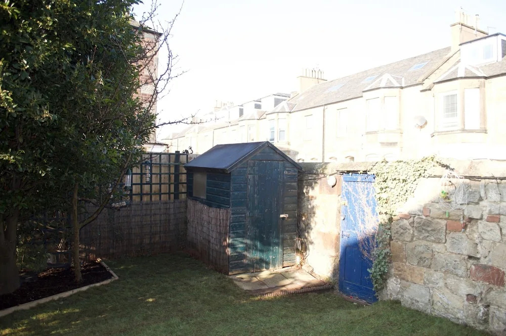 Bright Flat in Edinburgh With Private Garden