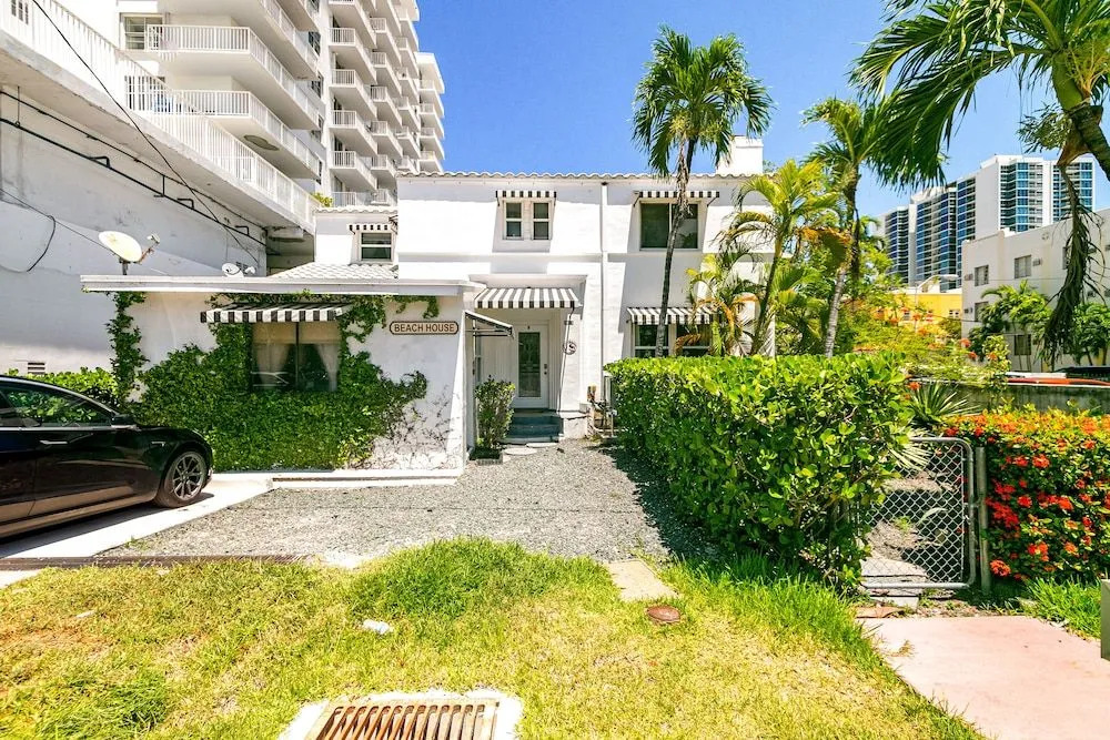 Studio Townhouse 2 blocks from Beach