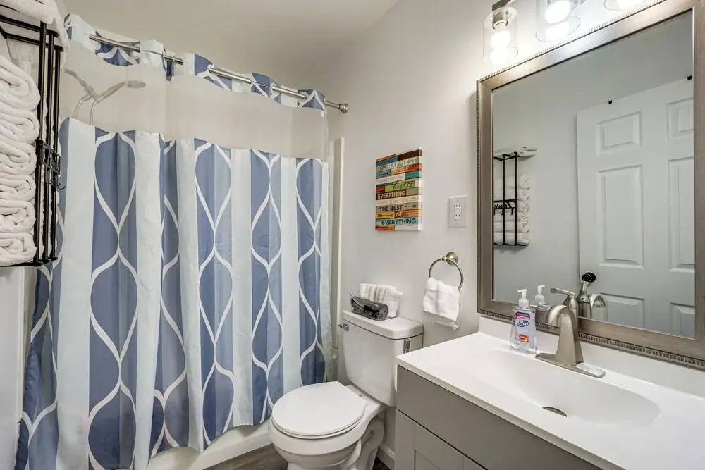 Walk to Main Street! Family Home in Williamstown