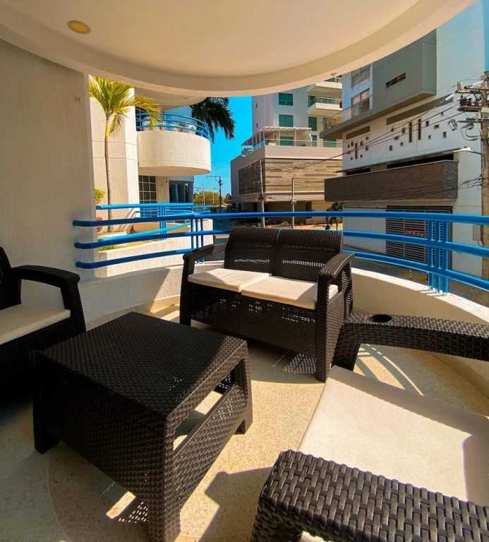 Quiet apartment one block from the beach