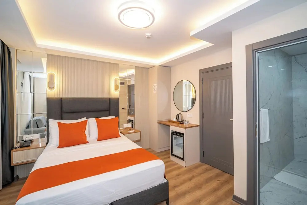 Отель Robin Hotel