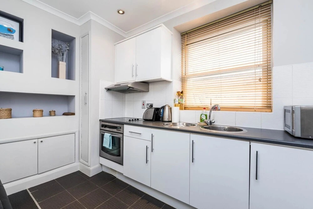 1 Bed Flat in St Paul's the Very Centre of London!