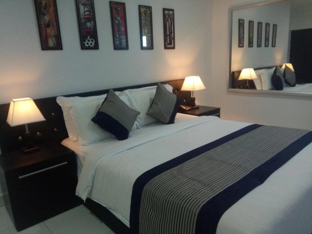 J. I. T HOTEL