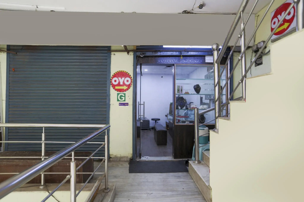 OYO 76309 Hotel Royal Palace