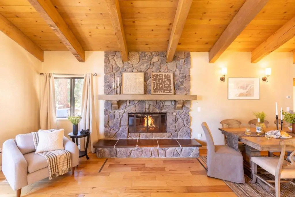 Golden Mountain Retreat by AvantStay