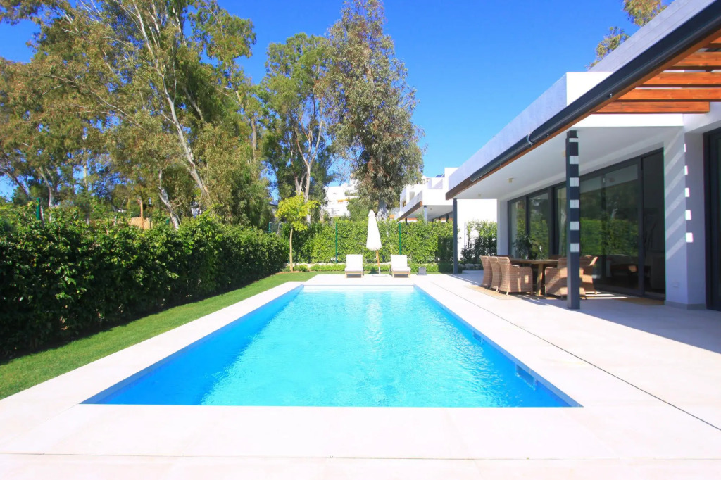2223 - New modern Villa with Pool and Garden