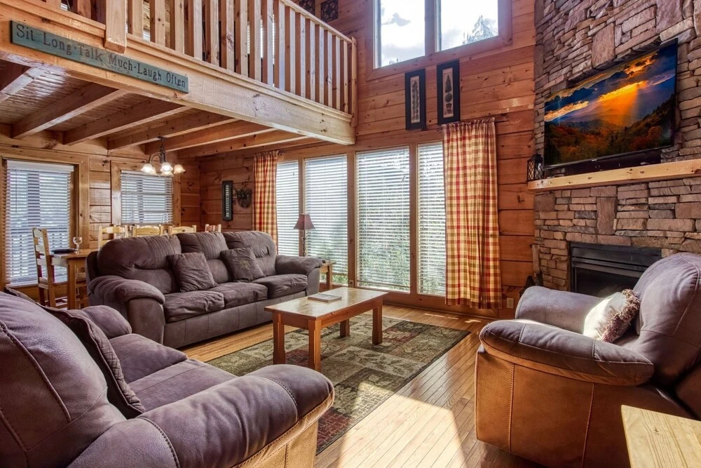 ERN864 - The Cedars - Great Location! Close To All The Action! cabin