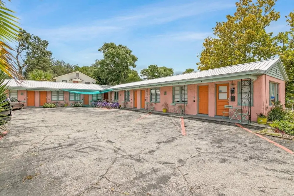 Travel Back to the 50s- Renovated Motel Gem