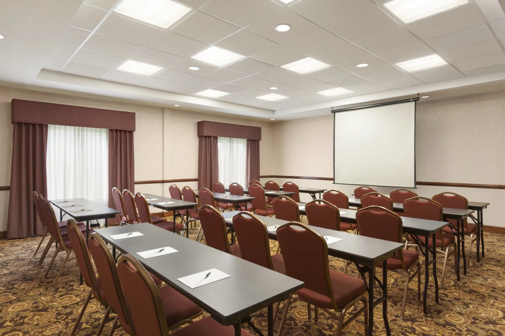 Country Inn & Suites by Radisson, Princeton, WV