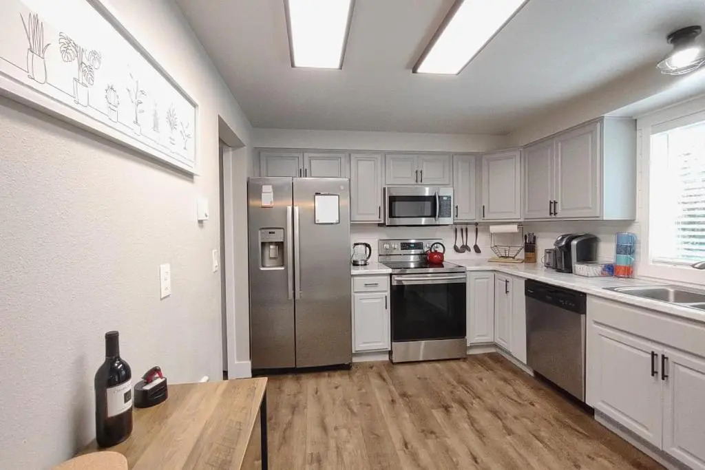 Cozy and Quiet Family Home in Park Setting Near PDX