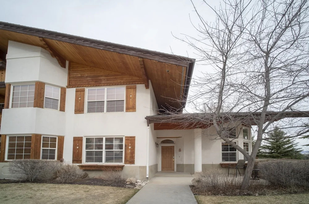 Family Vacation-Heated In Out Pool, Tubing & Ice Skating 719 townhouse