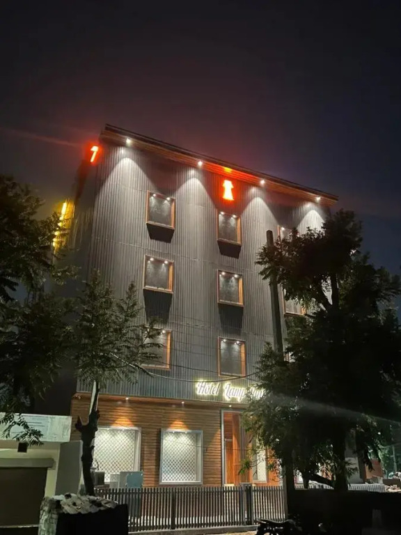 Hotel Lamp Inn