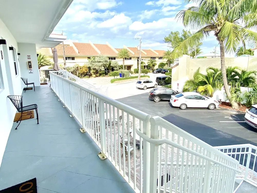Southwinds 6 for 3 Just Steps From the Beach