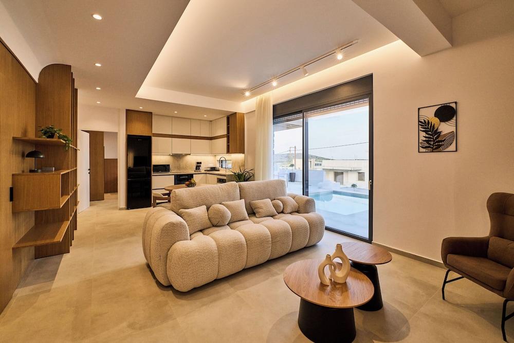 POLYTELIA - Luxury Living