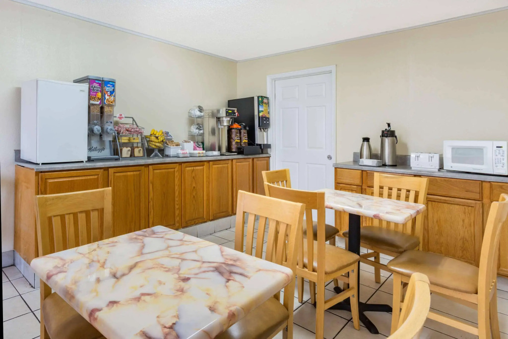 Отель Ashland Studio Inn Richmond North near Kings Dominion (Listing Partner)