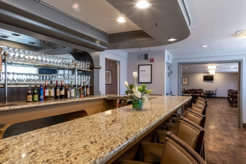 Oxford Suites Chico